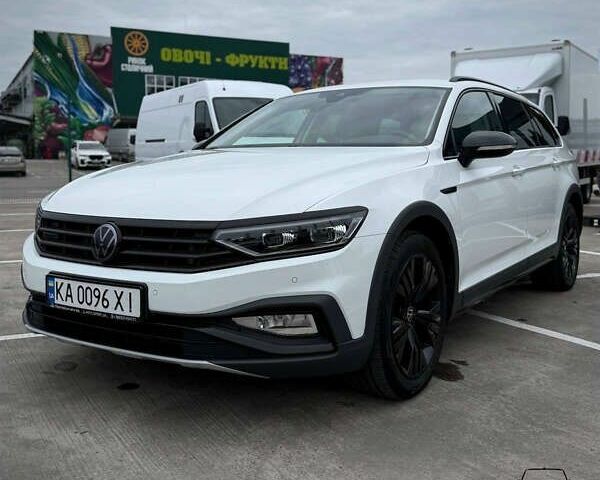 Білий Фольксваген Пассат Альтрак, об'ємом двигуна 2 л та пробігом 107 тис. км за 32450 $, фото 6 на Automoto.ua