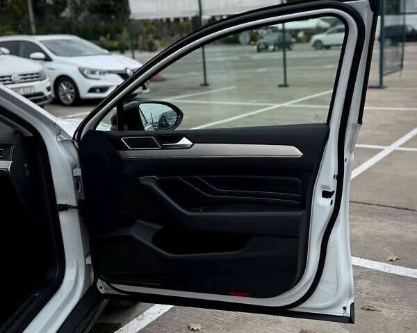 Білий Фольксваген Пассат Альтрак, об'ємом двигуна 2 л та пробігом 107 тис. км за 32450 $, фото 21 на Automoto.ua