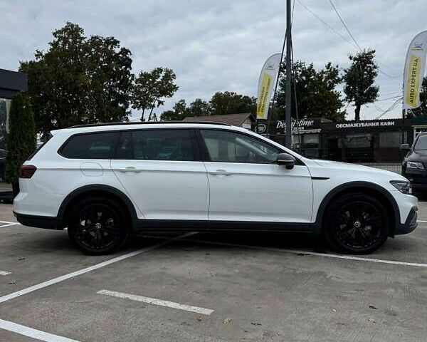 Білий Фольксваген Пассат Альтрак, об'ємом двигуна 2 л та пробігом 107 тис. км за 32450 $, фото 1 на Automoto.ua