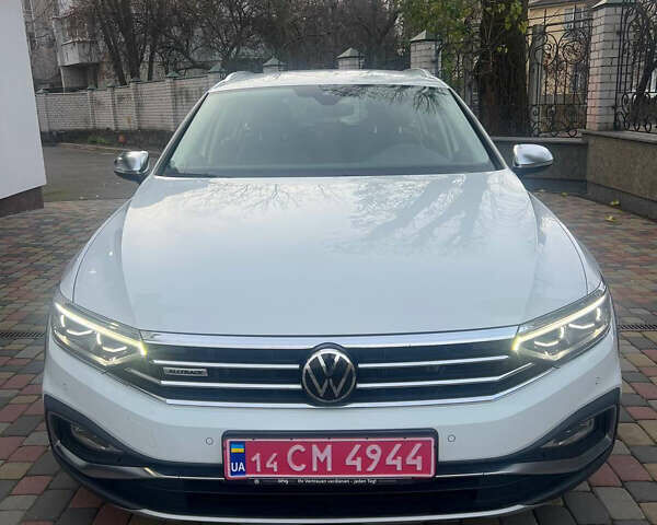 Белый Фольксваген Пассат Альтрак, объемом двигателя 1.97 л и пробегом 82 тыс. км за 33700 $, фото 1 на Automoto.ua