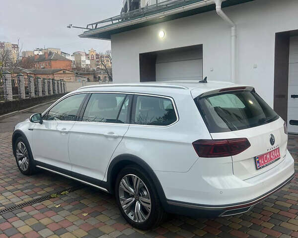 Белый Фольксваген Пассат Альтрак, объемом двигателя 1.97 л и пробегом 82 тыс. км за 33700 $, фото 2 на Automoto.ua