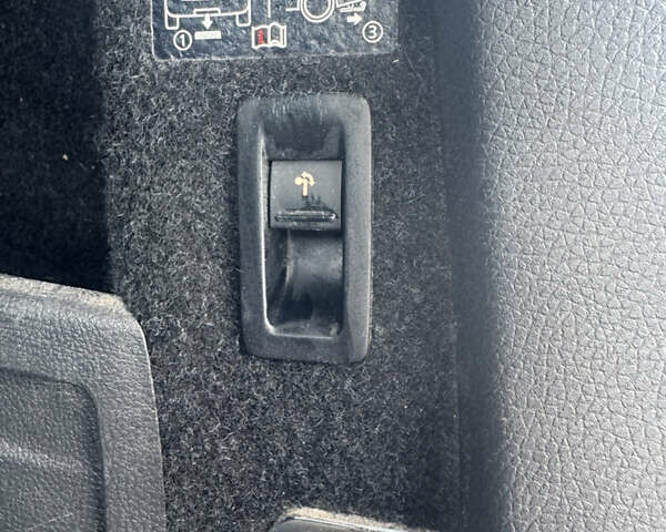 Черный Фольксваген Пассат Альтрак, объемом двигателя 2 л и пробегом 261 тыс. км за 13000 $, фото 33 на Automoto.ua