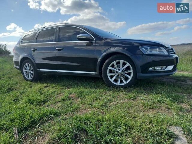 Черный Фольксваген Пассат Альтрак, объемом двигателя 2 л и пробегом 340 тыс. км за 12000 $, фото 1 на Automoto.ua