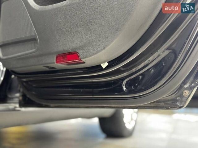 Чорний Фольксваген Пассат Альтрак, об'ємом двигуна 2 л та пробігом 236 тис. км за 12500 $, фото 89 на Automoto.ua