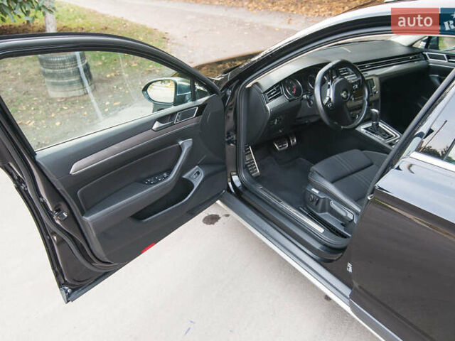 Чорний Фольксваген Пассат Альтрак, об'ємом двигуна 2 л та пробігом 272 тис. км за 16400 $, фото 3 на Automoto.ua