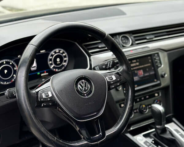 Чорний Фольксваген Пассат Альтрак, об'ємом двигуна 2 л та пробігом 245 тис. км за 18500 $, фото 13 на Automoto.ua