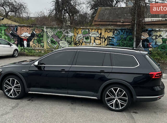 Черный Фольксваген Пассат Альтрак, объемом двигателя 2 л и пробегом 219 тыс. км за 22000 $, фото 5 на Automoto.ua