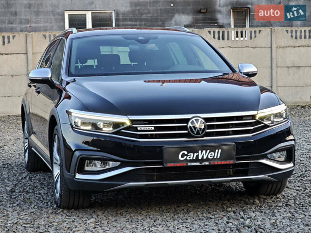 Черный Фольксваген Пассат Альтрак, объемом двигателя 2 л и пробегом 170 тыс. км за 29999 $, фото 1 на Automoto.ua