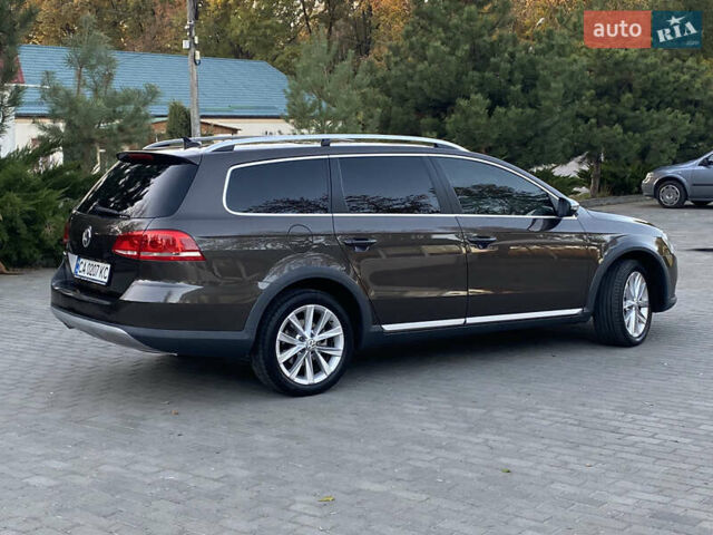 Коричневый Фольксваген Пассат Альтрак, объемом двигателя 2 л и пробегом 266 тыс. км за 12500 $, фото 2 на Automoto.ua