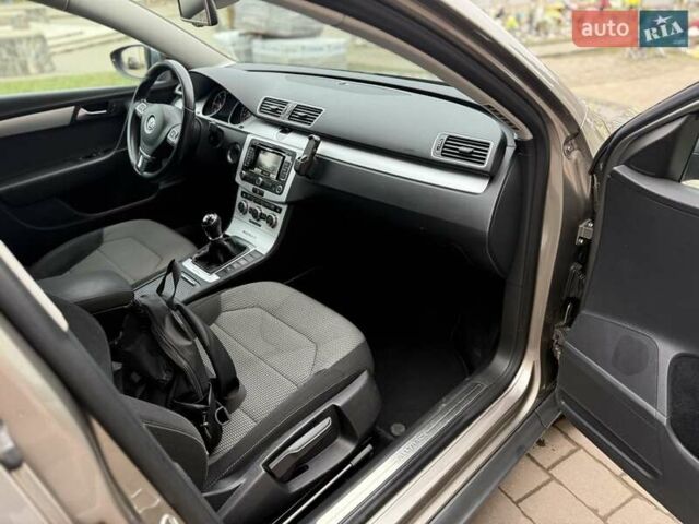 Коричневый Фольксваген Пассат Альтрак, объемом двигателя 1.97 л и пробегом 269 тыс. км за 12500 $, фото 13 на Automoto.ua