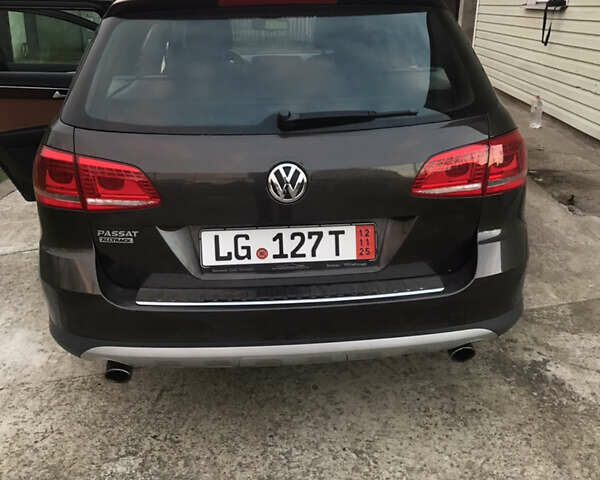 Коричневый Фольксваген Пассат Альтрак, объемом двигателя 2 л и пробегом 215 тыс. км за 16000 $, фото 13 на Automoto.ua