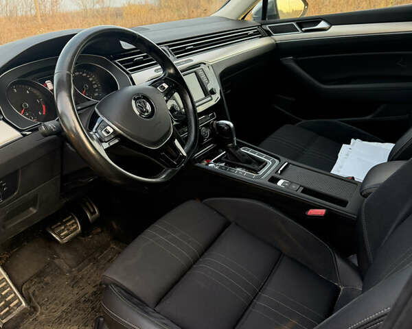 Коричневый Фольксваген Пассат Альтрак, объемом двигателя 2 л и пробегом 284 тыс. км за 16800 $, фото 4 на Automoto.ua