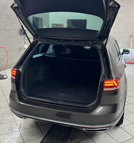 Коричневий Фольксваген Пассат Альтрак, об'ємом двигуна 1.97 л та пробігом 236 тис. км за 18900 $, фото 3 на Automoto.ua