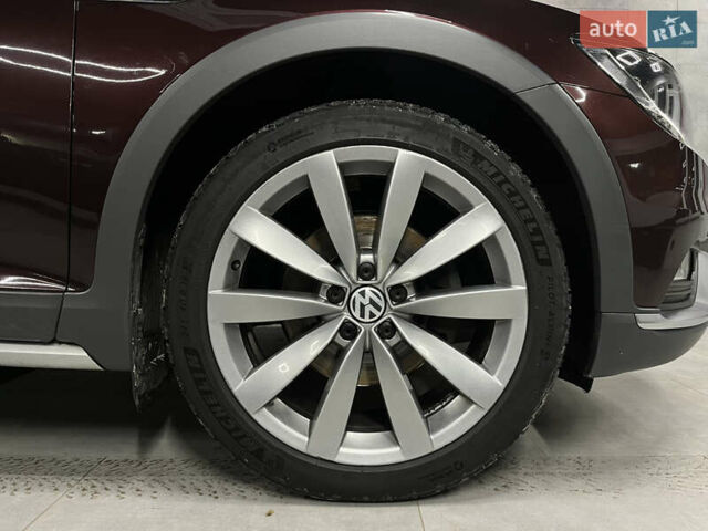 Красный Фольксваген Пассат Альтрак, объемом двигателя 1.97 л и пробегом 222 тыс. км за 25000 $, фото 5 на Automoto.ua