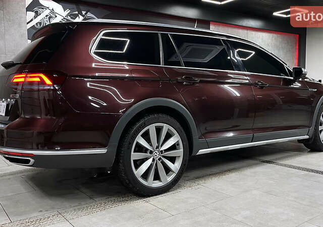 Красный Фольксваген Пассат Альтрак, объемом двигателя 1.97 л и пробегом 222 тыс. км за 25000 $, фото 12 на Automoto.ua