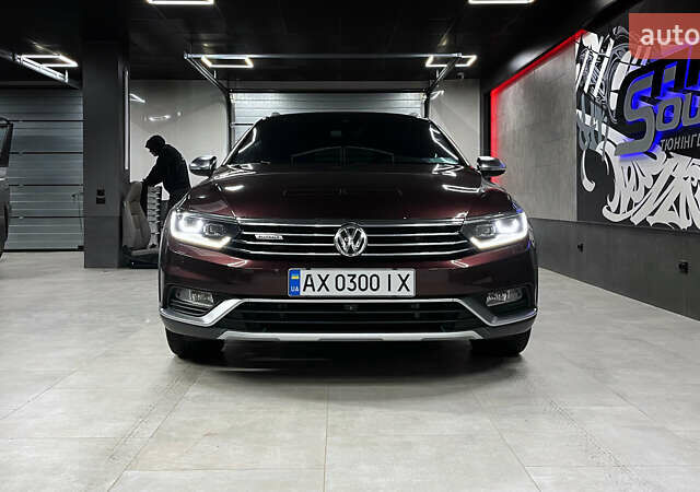 Красный Фольксваген Пассат Альтрак, объемом двигателя 1.97 л и пробегом 222 тыс. км за 25000 $, фото 1 на Automoto.ua