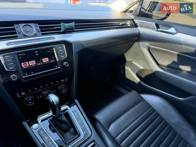 Фольксваген Пассат Альтрак, объемом двигателя 2 л и пробегом 285 тыс. км за 17500 $, фото 13 на Automoto.ua