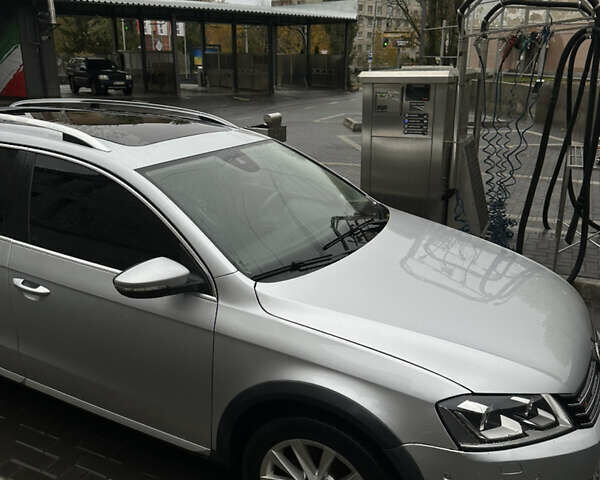 Серый Фольксваген Пассат Альтрак, объемом двигателя 2 л и пробегом 297 тыс. км за 12000 $, фото 3 на Automoto.ua