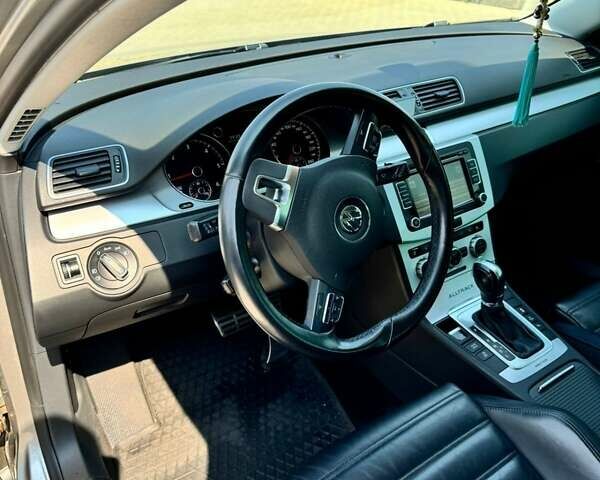 Сірий Фольксваген Пассат Альтрак, об'ємом двигуна 2 л та пробігом 220 тис. км за 12400 $, фото 10 на Automoto.ua