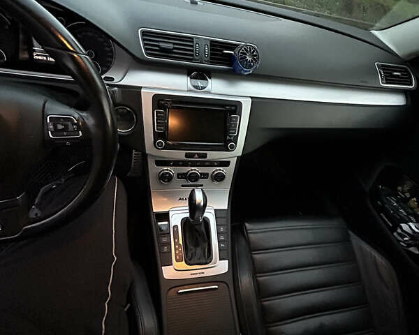 Сірий Фольксваген Пассат Альтрак, об'ємом двигуна 2 л та пробігом 294 тис. км за 12400 $, фото 15 на Automoto.ua