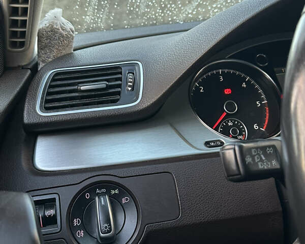 Серый Фольксваген Пассат Альтрак, объемом двигателя 2 л и пробегом 297 тыс. км за 12000 $, фото 11 на Automoto.ua