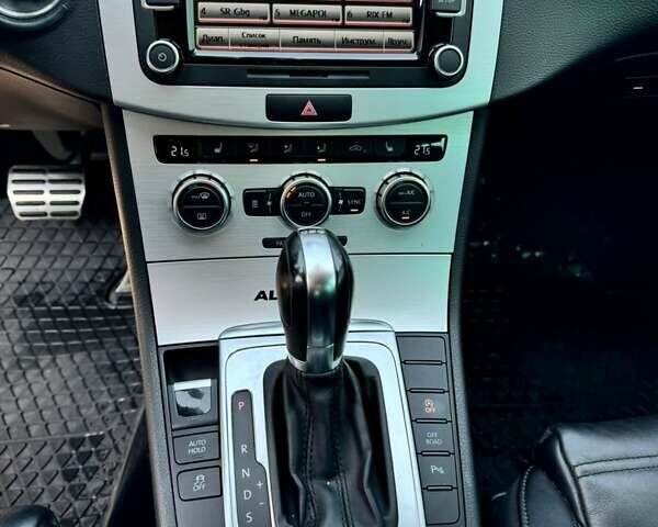 Сірий Фольксваген Пассат Альтрак, об'ємом двигуна 2 л та пробігом 220 тис. км за 12400 $, фото 14 на Automoto.ua