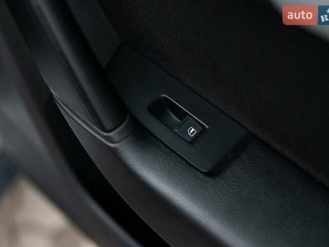 Сірий Фольксваген Пассат Альтрак, об'ємом двигуна 2 л та пробігом 259 тис. км за 13300 $, фото 67 на Automoto.ua