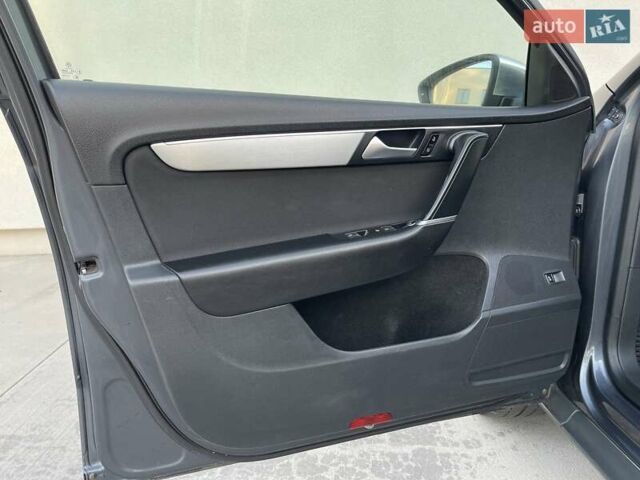 Сірий Фольксваген Пассат Альтрак, об'ємом двигуна 2 л та пробігом 241 тис. км за 11990 $, фото 22 на Automoto.ua