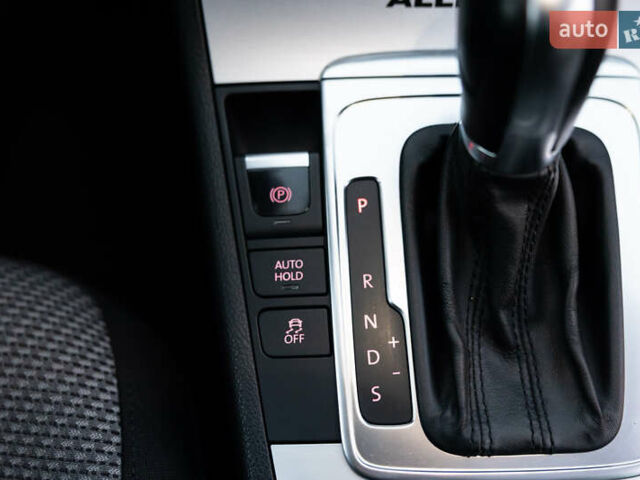 Серый Фольксваген Пассат Альтрак, объемом двигателя 2 л и пробегом 259 тыс. км за 13800 $, фото 58 на Automoto.ua