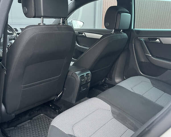 Серый Фольксваген Пассат Альтрак, объемом двигателя 2 л и пробегом 207 тыс. км за 14500 $, фото 25 на Automoto.ua