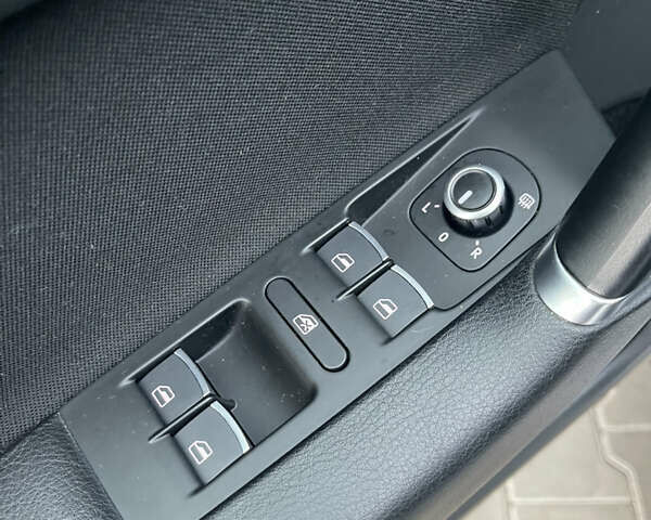 Серый Фольксваген Пассат Альтрак, объемом двигателя 2 л и пробегом 207 тыс. км за 14500 $, фото 29 на Automoto.ua