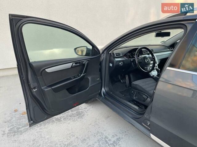 Серый Фольксваген Пассат Альтрак, объемом двигателя 2 л и пробегом 251 тыс. км за 11900 $, фото 18 на Automoto.ua