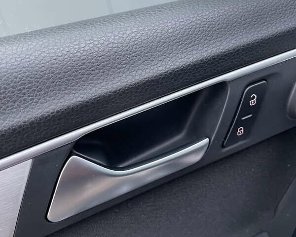 Серый Фольксваген Пассат Альтрак, объемом двигателя 2 л и пробегом 207 тыс. км за 14500 $, фото 30 на Automoto.ua