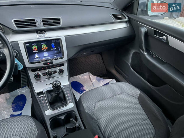 Серый Фольксваген Пассат Альтрак, объемом двигателя 2 л и пробегом 207 тыс. км за 14500 $, фото 13 на Automoto.ua