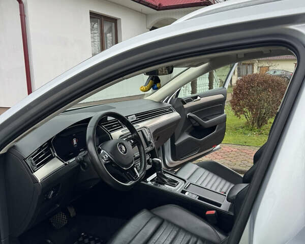 Серый Фольксваген Пассат Альтрак, объемом двигателя 2 л и пробегом 240 тыс. км за 16300 $, фото 24 на Automoto.ua