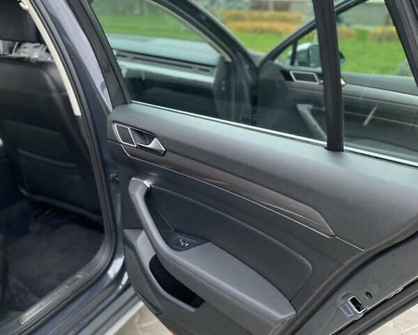 Сірий Фольксваген Пассат Альтрак, об'ємом двигуна 2 л та пробігом 266 тис. км за 16800 $, фото 50 на Automoto.ua