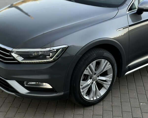 Серый Фольксваген Пассат Альтрак, объемом двигателя 2 л и пробегом 270 тыс. км за 16999 $, фото 5 на Automoto.ua