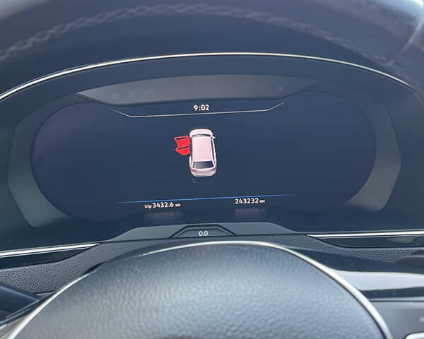 Серый Фольксваген Пассат Альтрак, объемом двигателя 2 л и пробегом 248 тыс. км за 20500 $, фото 11 на Automoto.ua