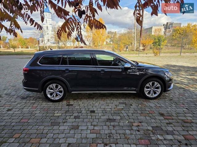 Серый Фольксваген Пассат Альтрак, объемом двигателя 2 л и пробегом 282 тыс. км за 17300 $, фото 2 на Automoto.ua