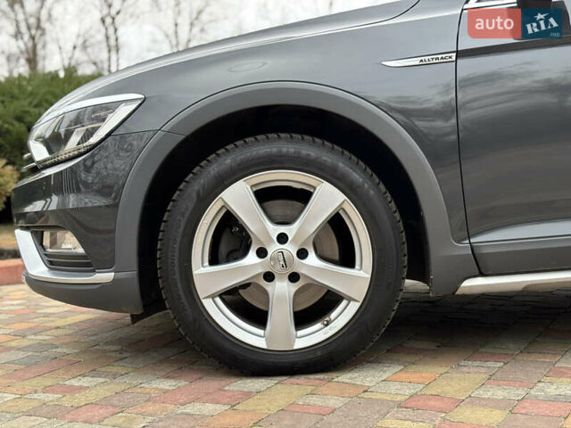 Серый Фольксваген Пассат Альтрак, объемом двигателя 2 л и пробегом 160 тыс. км за 23000 $, фото 51 на Automoto.ua