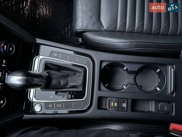 Серый Фольксваген Пассат Альтрак, объемом двигателя 2 л и пробегом 174 тыс. км за 26500 $, фото 3 на Automoto.ua