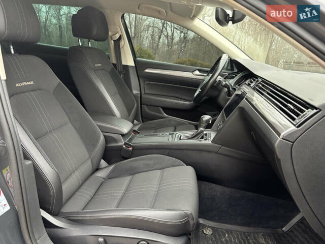 Серый Фольксваген Пассат Альтрак, объемом двигателя 2 л и пробегом 160 тыс. км за 23000 $, фото 25 на Automoto.ua
