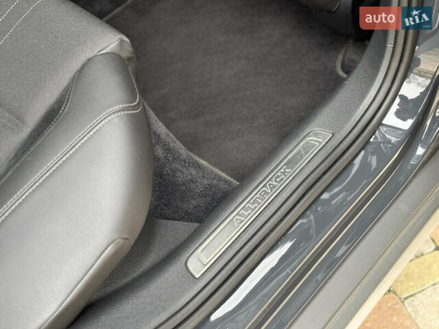 Серый Фольксваген Пассат Альтрак, объемом двигателя 2 л и пробегом 160 тыс. км за 23000 $, фото 33 на Automoto.ua
