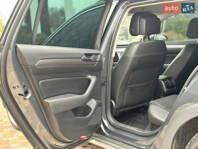 Серый Фольксваген Пассат Альтрак, объемом двигателя 2 л и пробегом 160 тыс. км за 23000 $, фото 21 на Automoto.ua