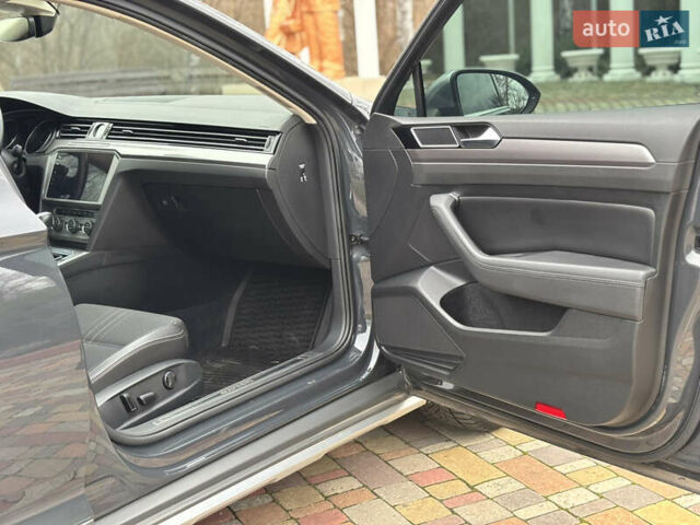 Серый Фольксваген Пассат Альтрак, объемом двигателя 2 л и пробегом 160 тыс. км за 23000 $, фото 23 на Automoto.ua