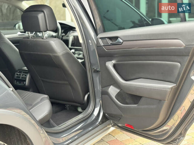 Серый Фольксваген Пассат Альтрак, объемом двигателя 2 л и пробегом 160 тыс. км за 23000 $, фото 27 на Automoto.ua
