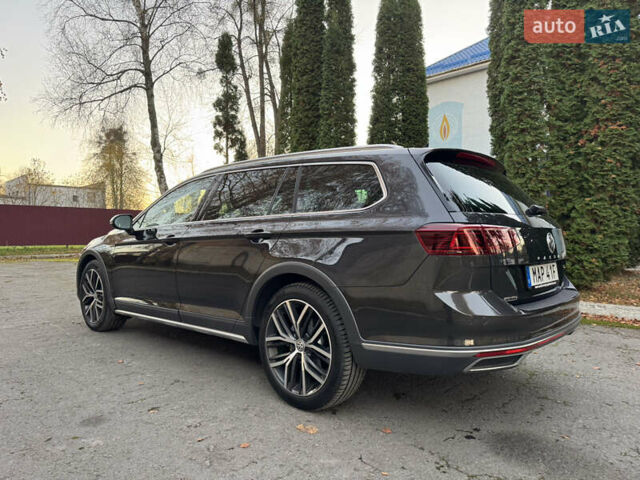 Серый Фольксваген Пассат Альтрак, объемом двигателя 2 л и пробегом 215 тыс. км за 23500 $, фото 7 на Automoto.ua