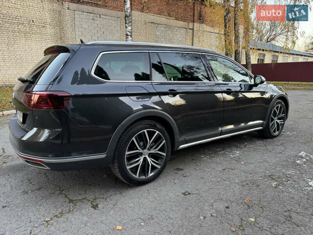 Серый Фольксваген Пассат Альтрак, объемом двигателя 2 л и пробегом 215 тыс. км за 23500 $, фото 11 на Automoto.ua