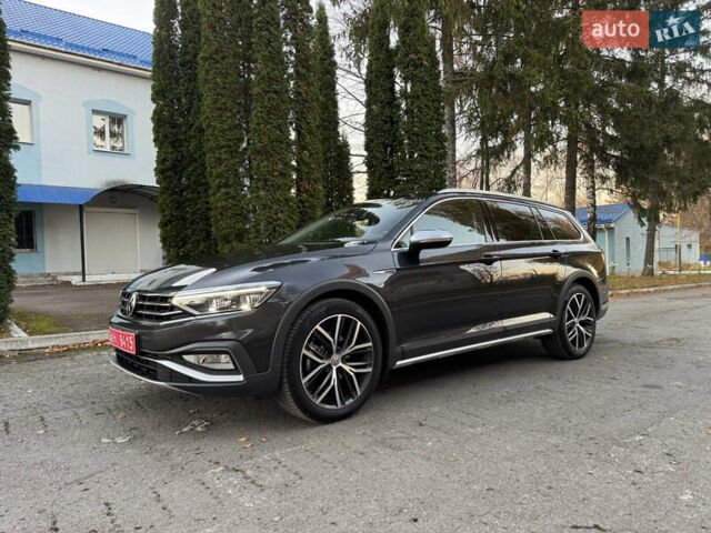 Серый Фольксваген Пассат Альтрак, объемом двигателя 2 л и пробегом 215 тыс. км за 23500 $, фото 4 на Automoto.ua