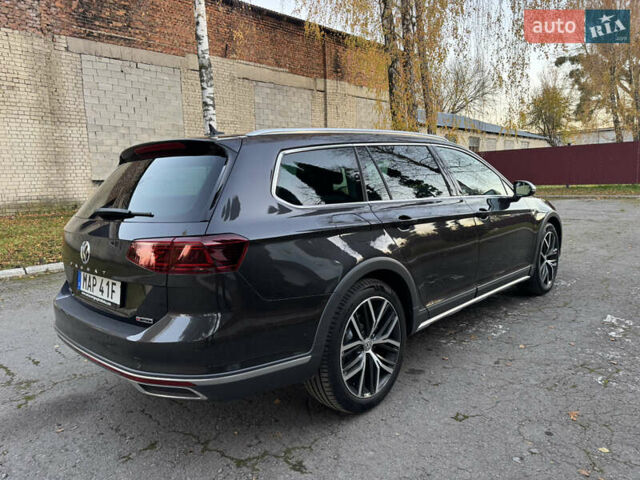 Серый Фольксваген Пассат Альтрак, объемом двигателя 2 л и пробегом 215 тыс. км за 23500 $, фото 10 на Automoto.ua